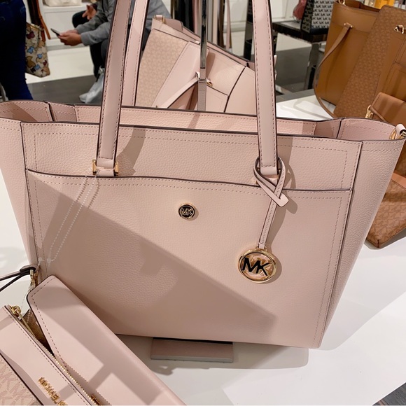 Michael Kors Maisie Large Pebbled Leather 3-in-1 Tote Bag - Picture 3 of 12